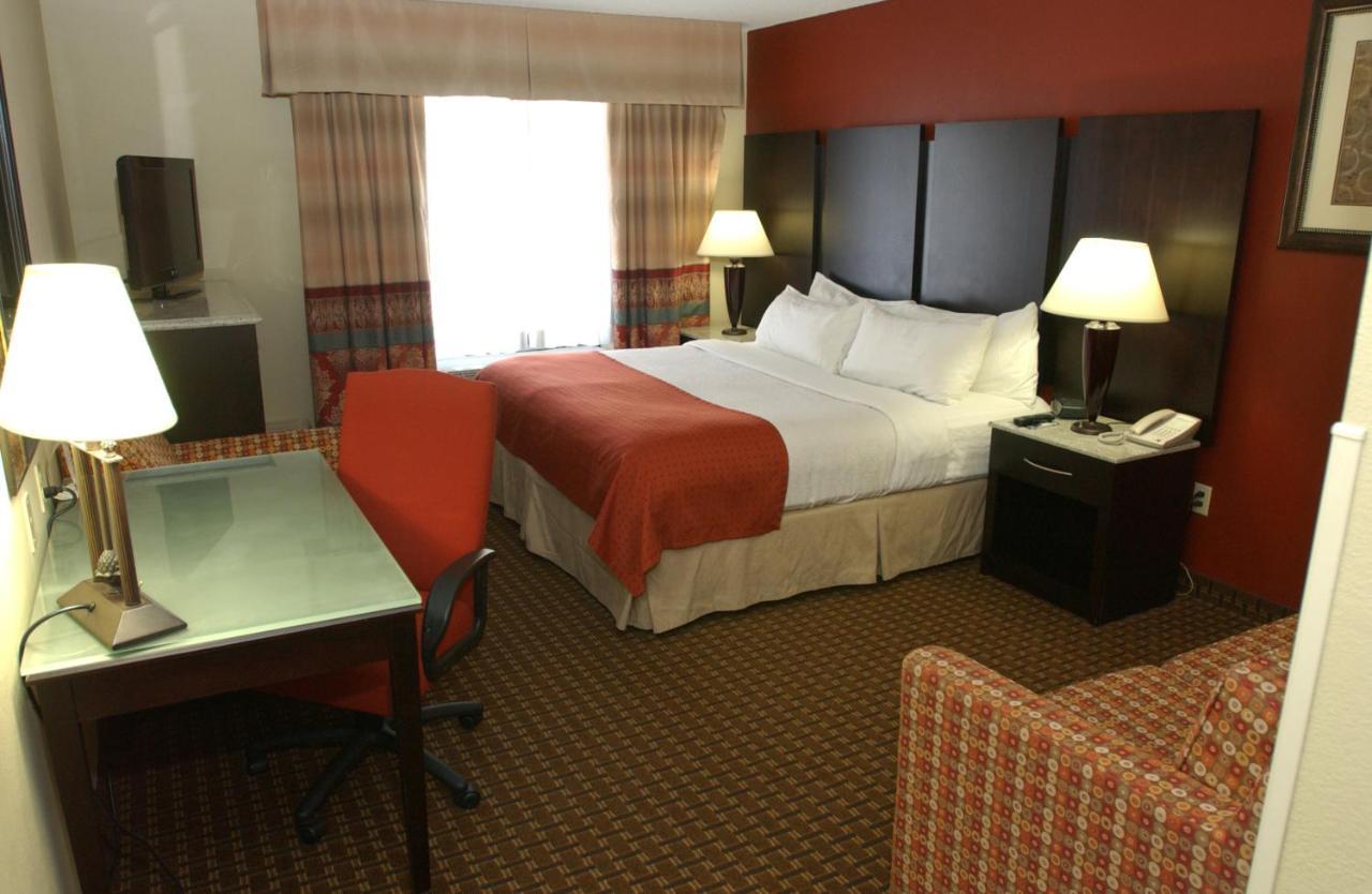 Holiday Inn Hotel & Suites Owatonna Room photo